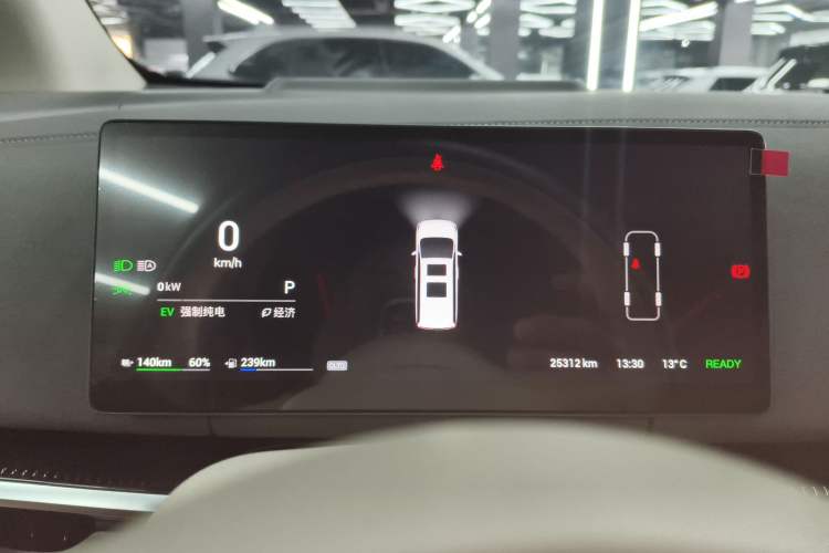 Used VOYAH Dream 2025 PHEV Four-Wheel Drive Prestige Kunpeng Edition