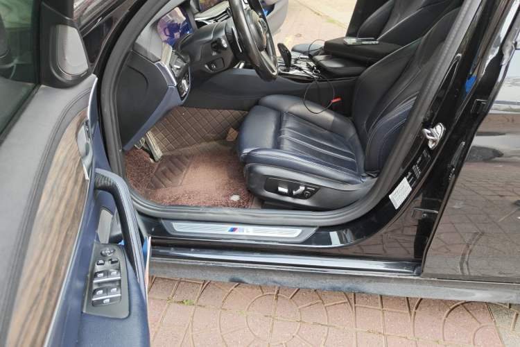 Used BMW 5 Series 2019 530i M Sport Package Left Front Seat