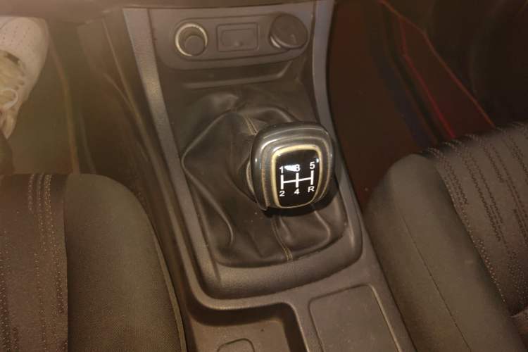 Used Isuzu JLM 2018 2.8T Classic Edition Two-Wheel Drive Luxury Version JE493ZLQ5F Gear Lever