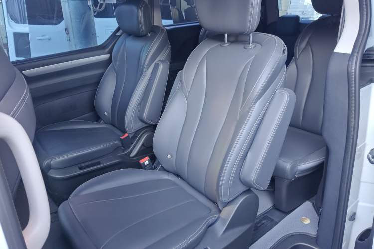 Used SAIC MAXUS G20 2023 Facelifted ES 2.0T Gasoline Automatic Value Edition