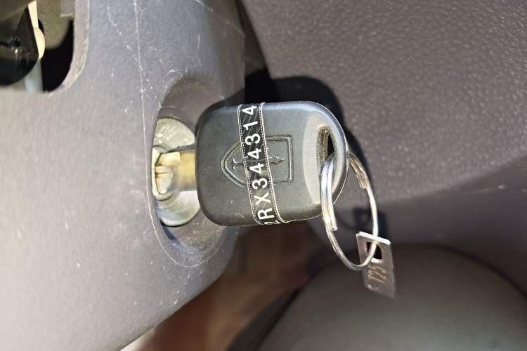 Used Jinbei Hiace X30 2023 1.5L Super-Comfortable Passenger Van 5/6/7-Seater Non-Air-Conditioned Version Model SWC15M Vehicle Key