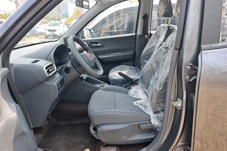 Used Wuling Hongguang New Energy 2025 Extended-Range Hybrid 50KM Comfort Version