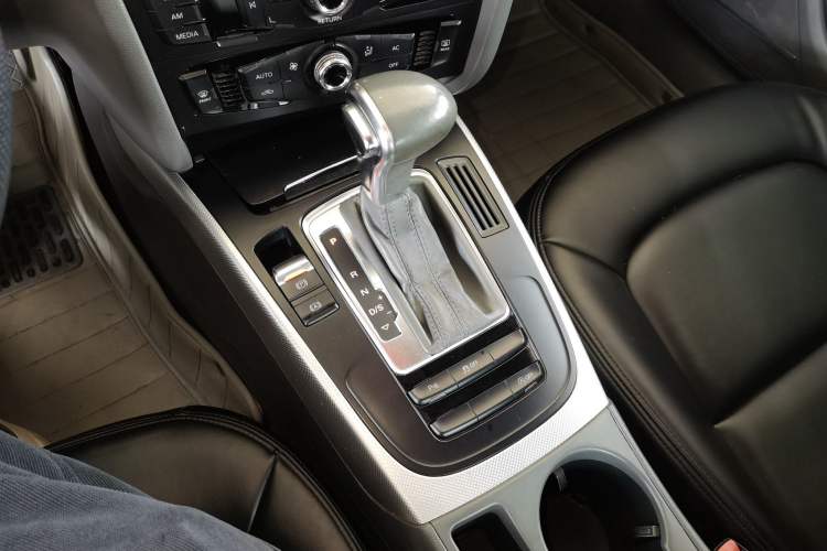 Used Audi A4L 2013 35 TFSI Automatic Standard Model Gear Lever