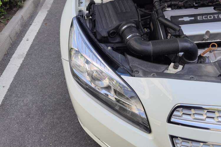 Used Chevrolet Malibu 2013 1.6T Automatic Luxury Edition Right Front Headlight