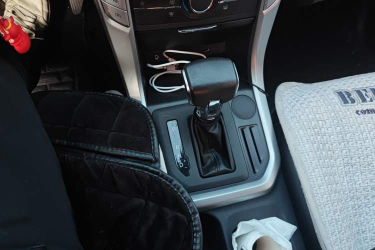 Used SAIC MAXUS T60 2017 2.0T Gasoline Automatic Two-Wheel Drive High-Ride Comfort-Grade Standard Cabin