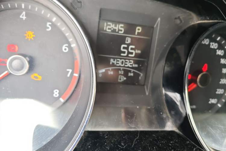 Used Volkswagen Bora 2013 1.4T Automatic Luxury Model Odometer Close Up