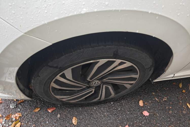 Used Volkswagen Sagitar 2021 280TSI DSG Luxury Smart Connectivity Edition Left Front Wheel Hub