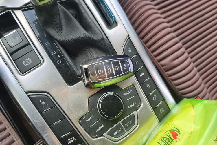 Used Haval H7 2017 Red-Label H7 2.0T Automatic Prestige Model
