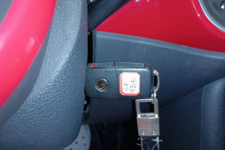 Used Volkswagen Beetle 2015 180TSI model
