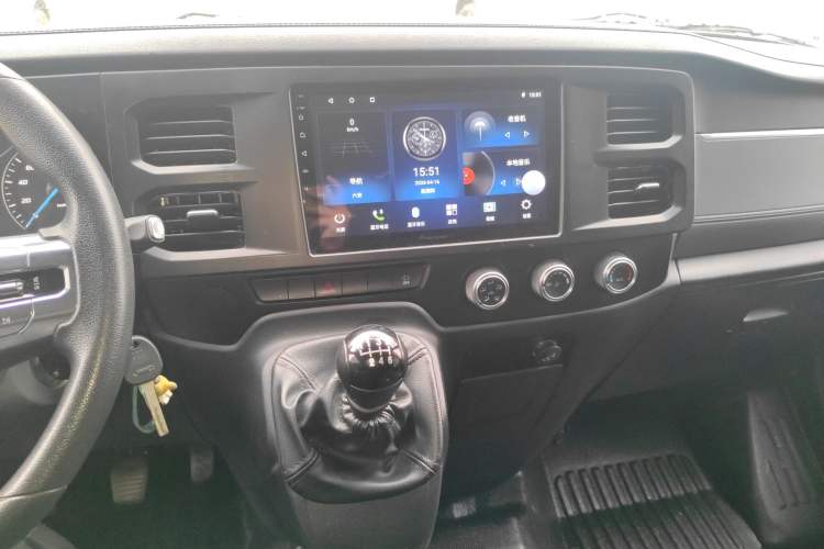 Used JMC Fushun 2022 2.0T Manual Multi-Function Passenger Vehicle Short Wheelbase Mid-Height Roof 6-Seater Audio And AC Panel