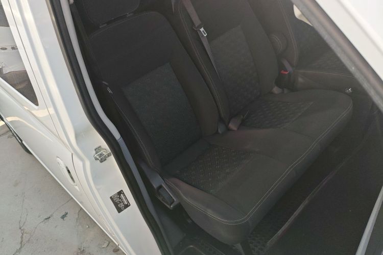 Used SAIC MAXUS Xintu V80 2021 2.0T PLUS Manual All-Around King Long Wheelbase Mid-Roof Variant with 6/7/8/9 Seats
