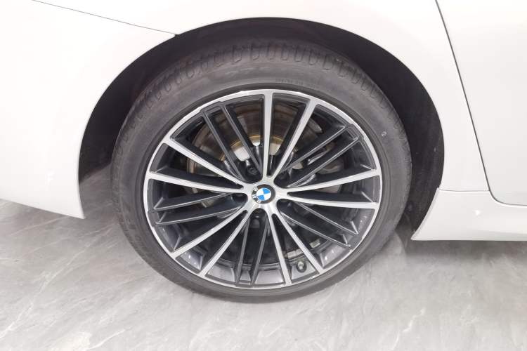 Used BMW 5 Series 2023 530Li Leading Model M Sport Package Right Rear Wheel Hub