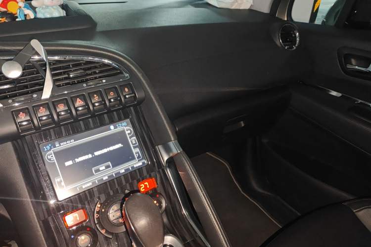 Used Peugeot 3008 2015 1.6THP Automatic Prestige Edition Audio And AC Panel