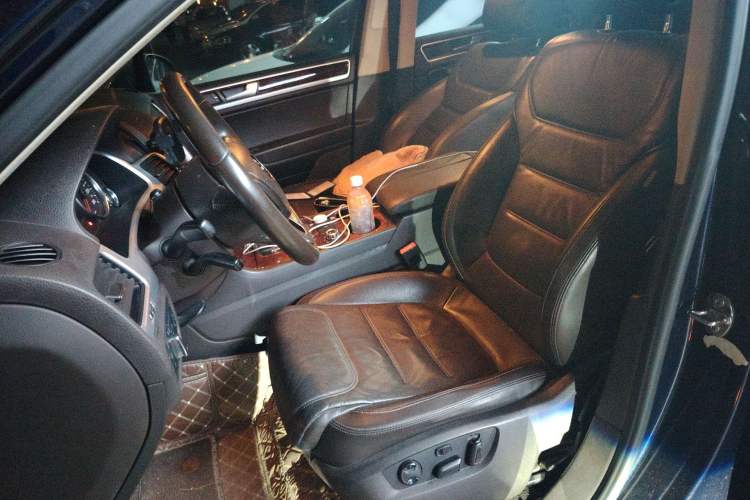 Used Volkswagen Touareg 2011 3.0 TSI Standard Version Left Front Seat