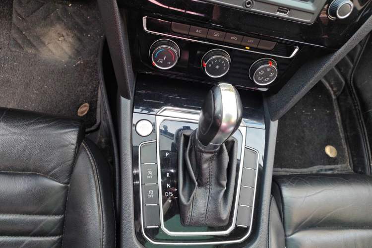 Used Volkswagen Magotan 2017 280TSI DSG Leading Edition Gear Lever