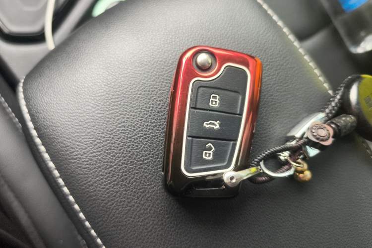 Used Volkswagen Tiguan L 2019 Revised 330TSI Automatic Two-Wheel Drive Smart & Luxury Edition China VI Standard Vehicle Key