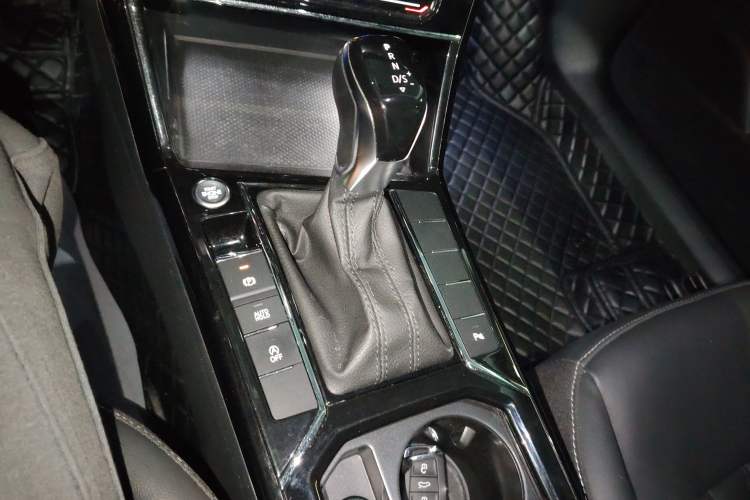 Used Volkswagen Passat 2022 330TSI Elite Edition Gear Lever