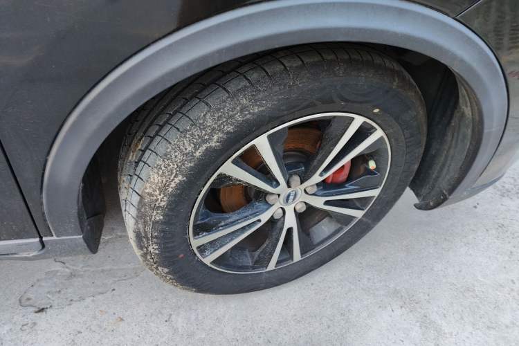 Used SWM X7 2018 1.8L Manual Luxury Connected Version 7 Seats Right Front Wheel Hub