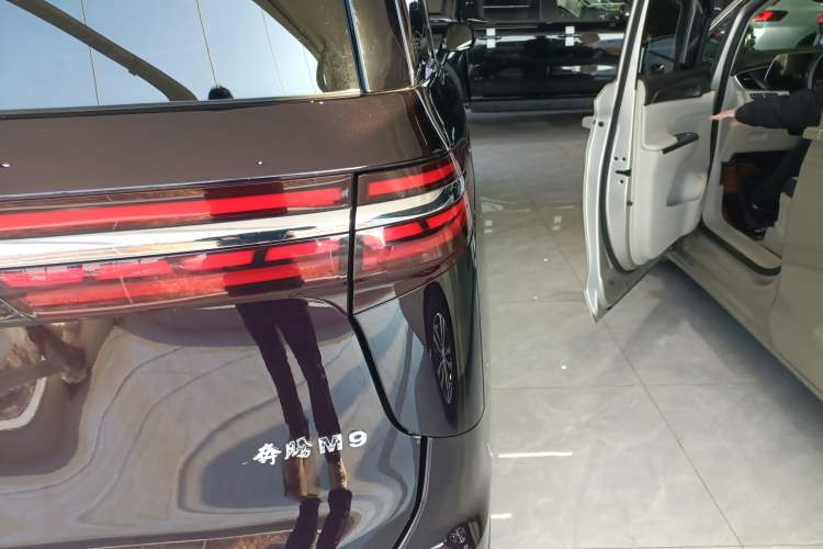 Used Bestune M9 2023 2.0T Ultimate Edition
