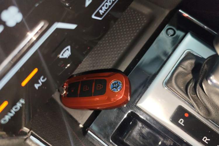 Used Venucia T60 2020 1.6L CVT Smart Drive Version China VI Standard
