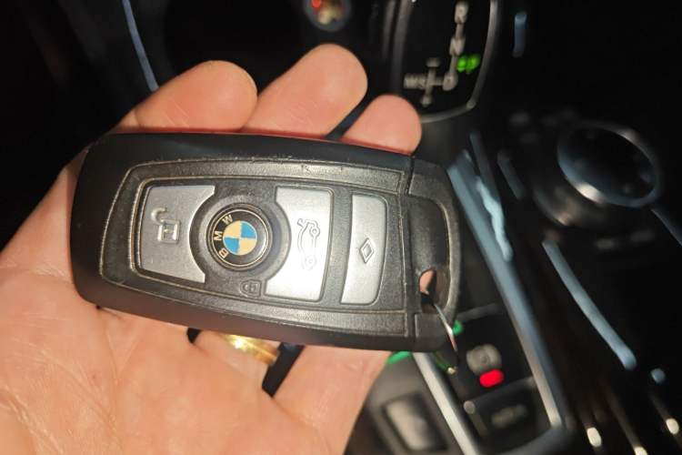 Used BMW 5 Series 2013 530Li Leading Model
