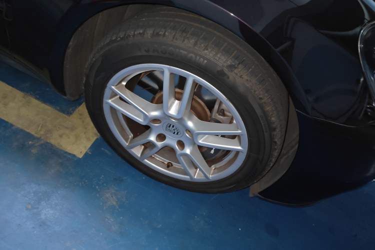 Used Porsche Panamera 2017 Panamera 4 Sport Turismo 3.0T Right Front Wheel Hub