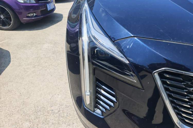 Used Cadillac XT4 2021 28T Two-Wheel Drive Leading Version Right Front Headlight