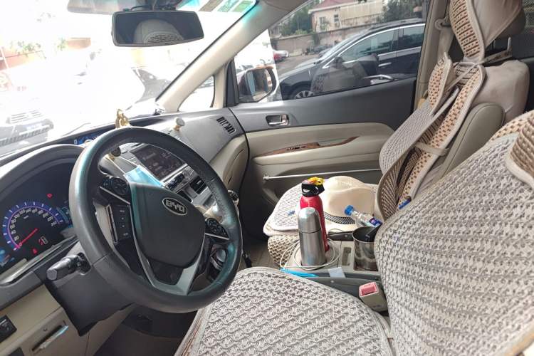 Used BYD M6 2013 2.4L Manual Luxury Model
