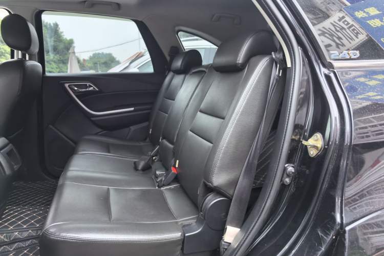 Used JMC Yusheng S350 2014 2.4T Automatic 2WD Diesel Luxury Version with Sunroof 7 Seats Left Rear Seat