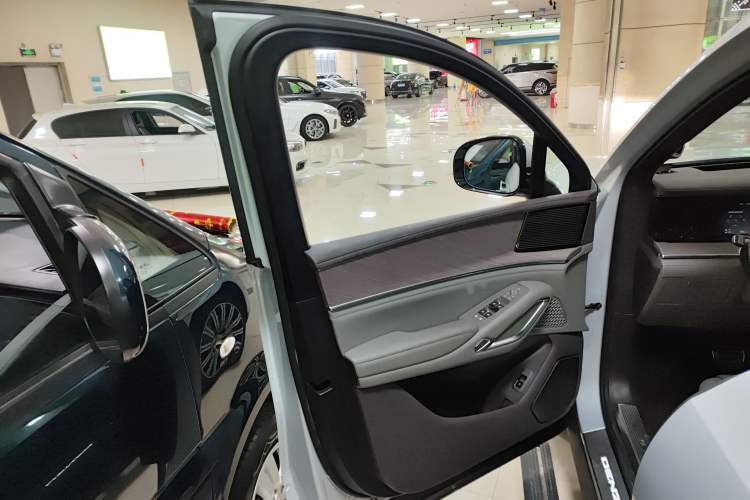 Used Denza N9 2025 Prestige Version