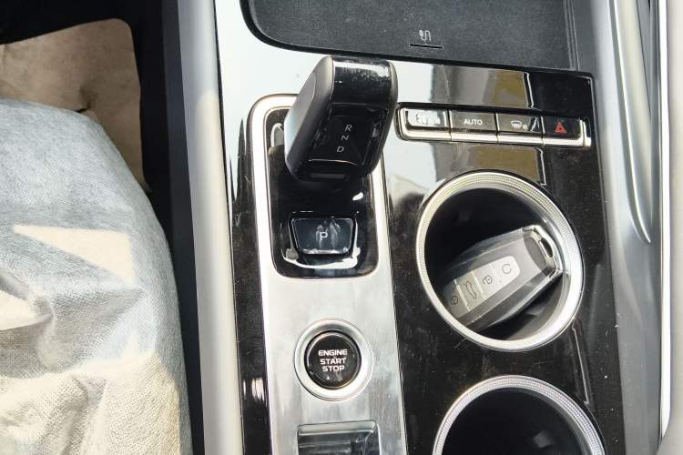 Used Geely Auto Emgrand X7 Sport 2026 Model 1.5TD Aspirational Gear Lever