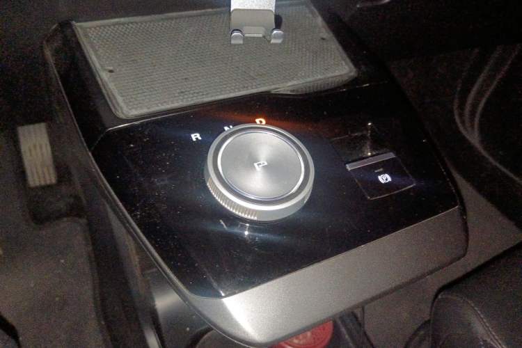 Used MG 4 EV 2023 415 km Range Sea-Faring Champion Edition Gear Lever