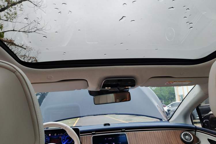 Used Mercedes-Benz EQE 2022 350 Luxury Edition Headliner