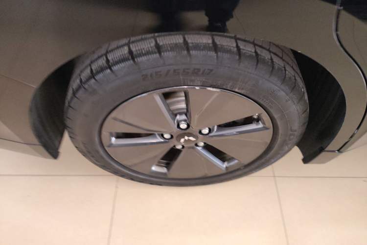 Used Wuling Xingguang 2024 Co-creation Edition 150 Standard Model Exterior 5