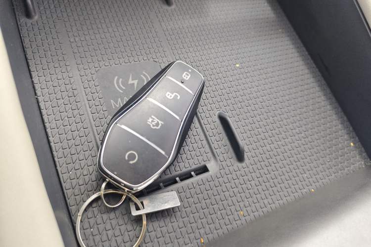 Used BYD Yuan UP 2025 Intelligent Driving Version 401 km Beyond-Range Edition Interior 1