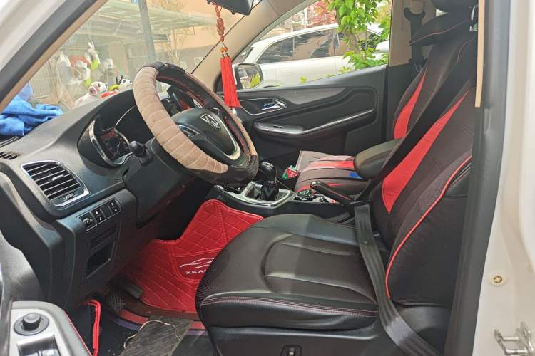 Used Baojun 560 2015 1.8L manual luxury version Left Front Seat
