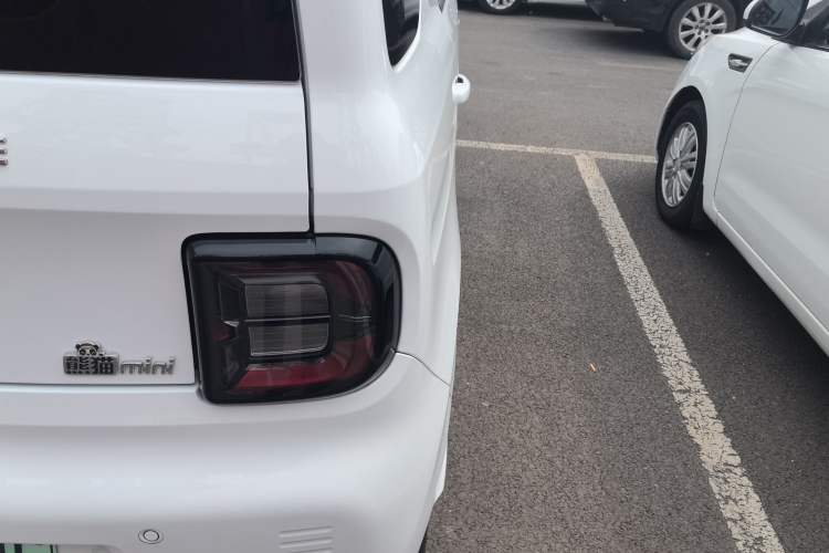 Used Geely Galaxy Panda 2024 Panda Mini 200km Endurance Bear Right Rear Taillight