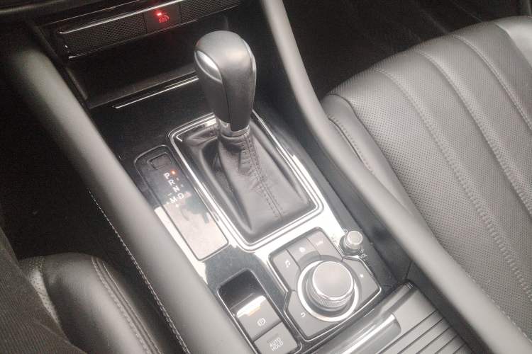 Used Mazda Atenza 2020 2.0L Blue Sky Luxury Edition Gear Lever