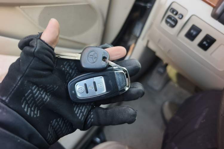 Used Toyota Camry 2010 240G Classic Edition Vehicle Key