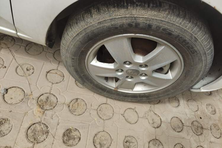 Used Kia Forte 2012 1.6L MT GL Commemorative Edition Right Front Wheel Hub