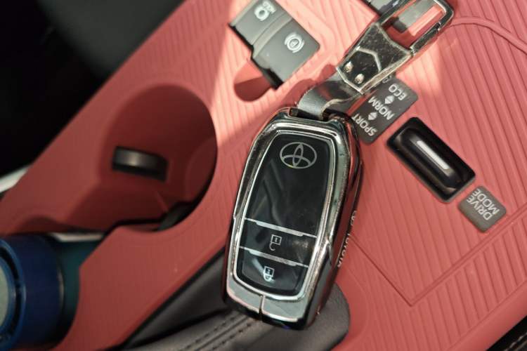 Used Toyota Highlander 2026 Model 2.5L Intelligent Electric Hybrid Dual-Engine Two-Wheel-Drive Elite Edition 5-seater Interior 1