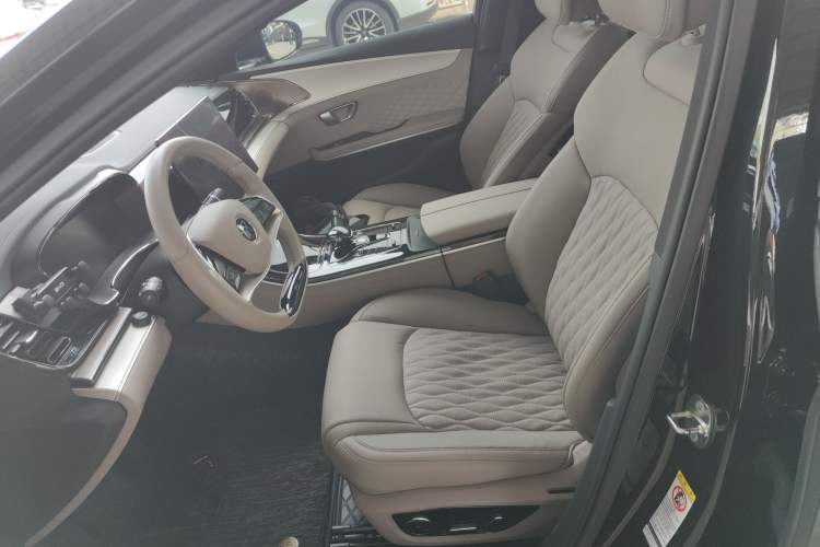 Used BYD Han 2024 EV Glory Edition 605KM Front-Wheel-Drive Premium Model