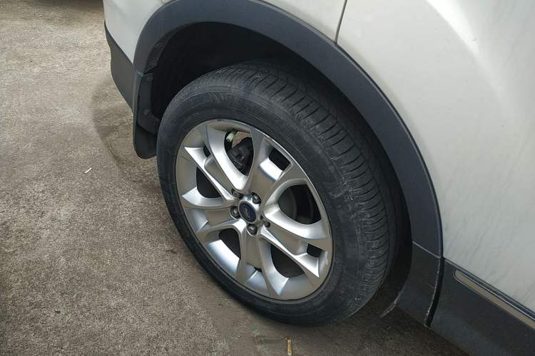 Used Ford Kuga 2015 2.0L GTDi Four-Wheel-Drive Sport Model
