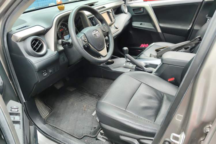 Used Toyota RAV4 2015 2.0L CVT Two-Wheel Drive Fashion Edition
