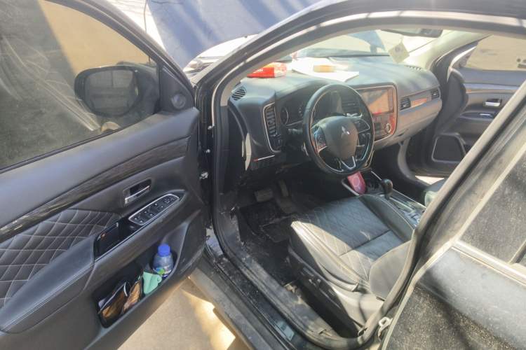 Used Mitsubishi Outlander 2020 2.4L 4x4 Zhi Xiang Edition 5 Seats Driver Seat