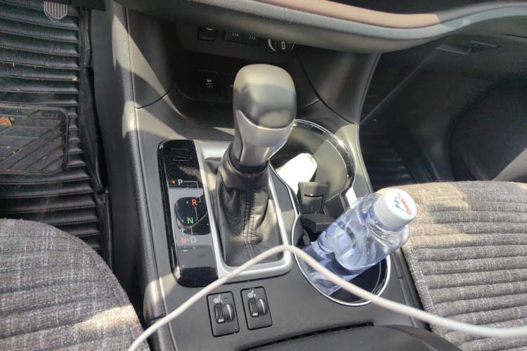 Used Toyota Highlander 2018 2.0T Four-Wheel Drive Luxury Edition 7 Seats China V Emission Standard
