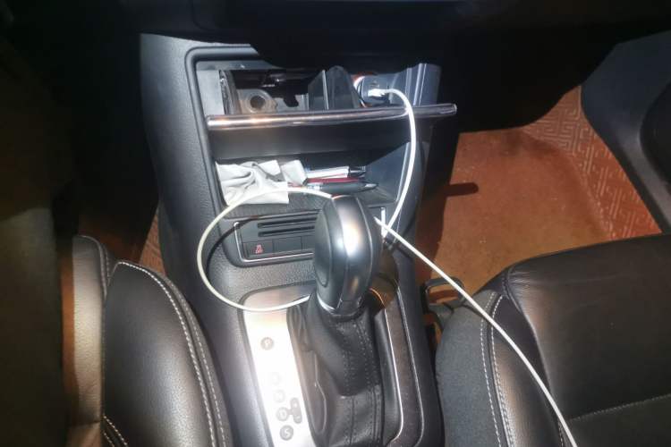 Used Volkswagen Tiguan 2017 300TSI Automatic Two-Wheel Drive Silk Road Comfort Edition Gear Lever