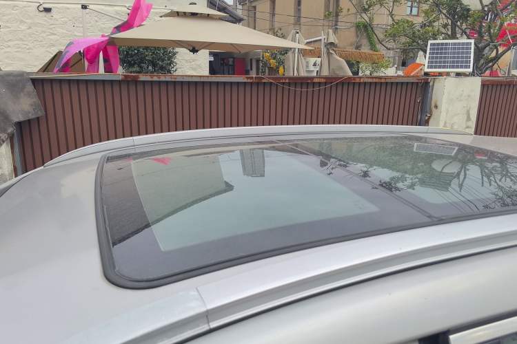 Used Soueast DX7 2015 1.5T Manual Luxury Model Roof