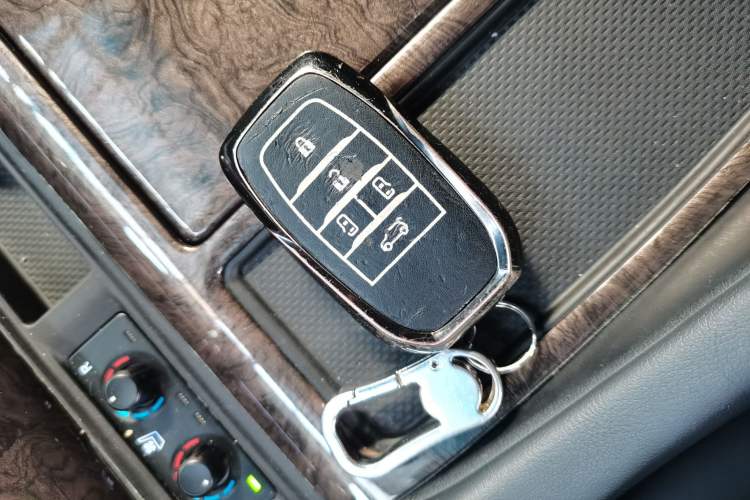 Used Toyota Vellfire 2020 Dual-Engine 2.5L HV Prestige Edition Vehicle Key