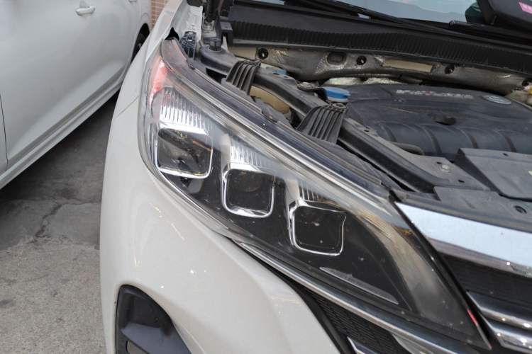 Used GAC Trumpchi GS5 2019 270T Automatic Luxury Edition Right Front Headlight